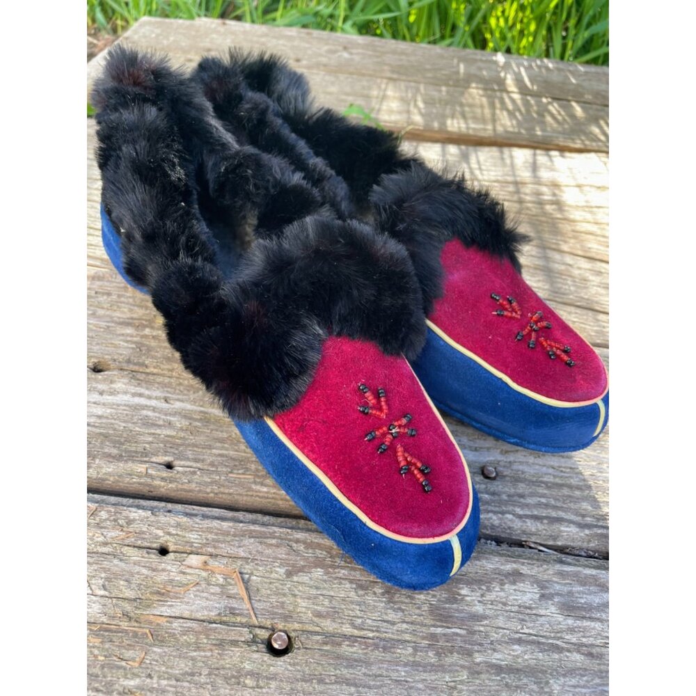 VIntage 1960s Canada Blue Red  Suede Fur Womens Moccasin Slipper Sz 8 - Picture 9 of 16